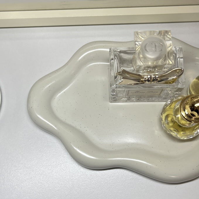 ニュアンストレイ TRA-0001