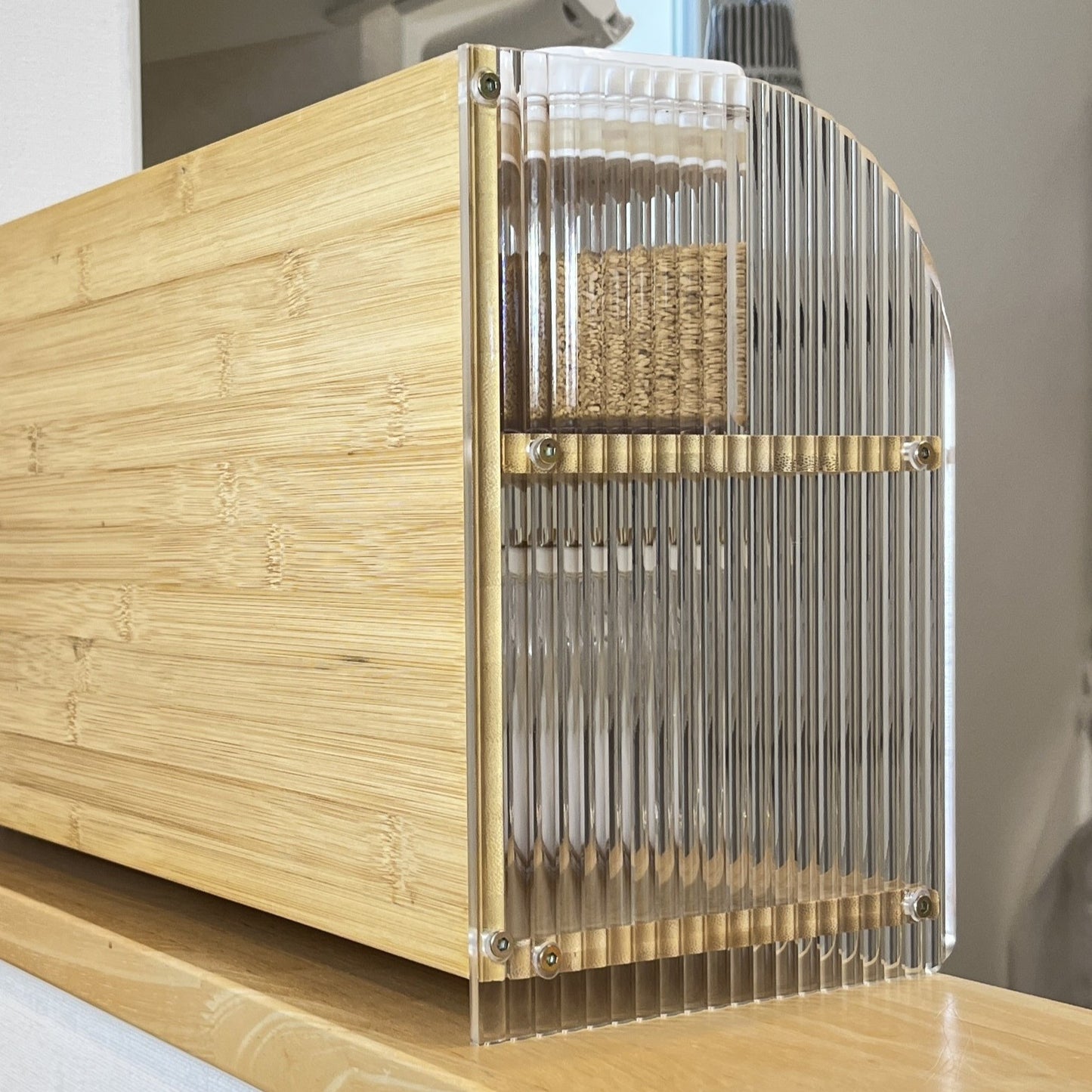 【予約注文：到着目安 2週間】クリア x ウッド ディスプレイ棚 STR-0008