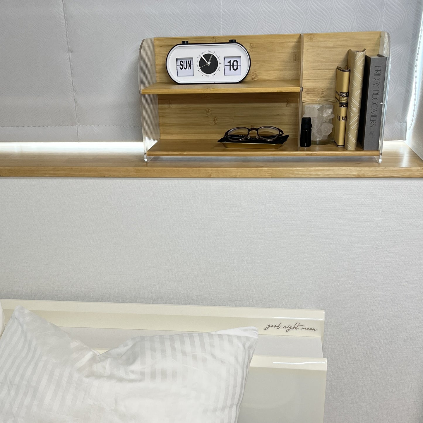 【予約注文：到着目安 2週間】クリア x ウッド ディスプレイ棚 STR-0008